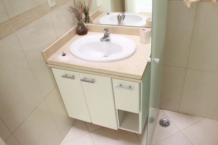 Casa à venda com 473m², 3 quartos e 8 vagasBanheiro da Suíte 2