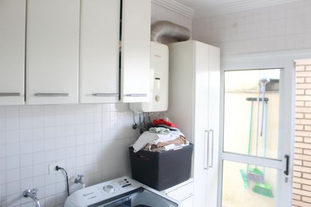 Casa à venda com 473m², 3 quartos e 8 vagasLavanderia