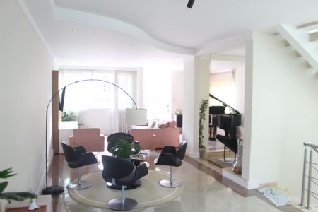 Casa à venda com 473m², 3 quartos e 8 vagasSala