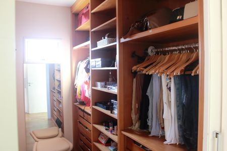 Casa à venda com 473m², 3 quartos e 8 vagasCloset da suíte 1