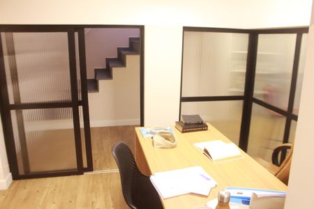 Casa à venda com 473m², 3 quartos e 8 vagasEscritório