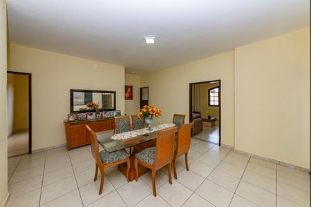 Casa à venda com 260m², 3 quartos e 4 vagasSala 2