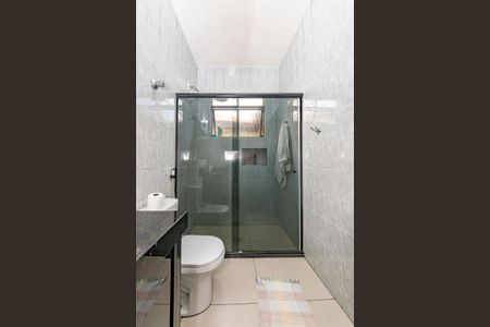 Casa à venda com 260m², 3 quartos e 4 vagasBanheiro do Quarto 1