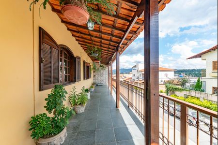 Casa à venda com 260m², 3 quartos e 4 vagasVaranda da Sala 1