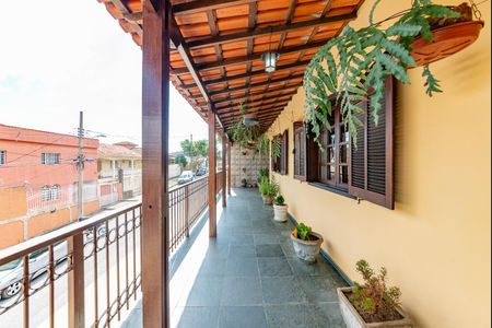 Casa à venda com 260m², 3 quartos e 4 vagasVaranda da Sala 1