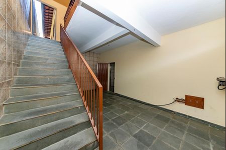 Casa à venda com 260m², 3 quartos e 4 vagasEscada