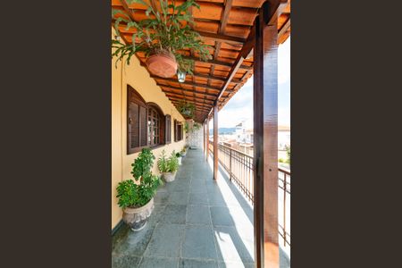 Casa à venda com 260m², 3 quartos e 4 vagasVaranda da Sala 1