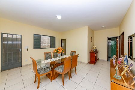 Casa à venda com 260m², 3 quartos e 4 vagasSala 2