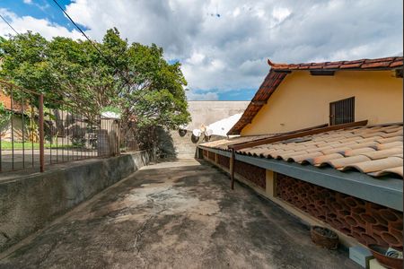 Casa à venda com 260m², 3 quartos e 4 vagasQuintal