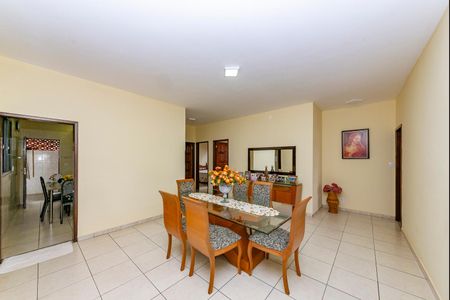 Casa à venda com 260m², 3 quartos e 4 vagasSala 2