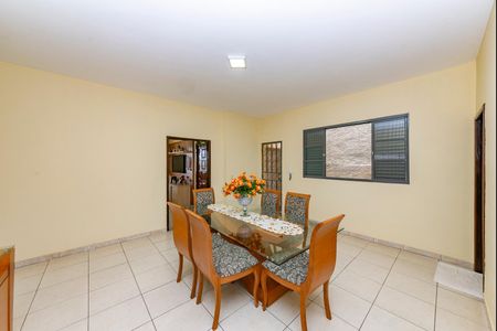 Casa à venda com 260m², 3 quartos e 4 vagasSala 2