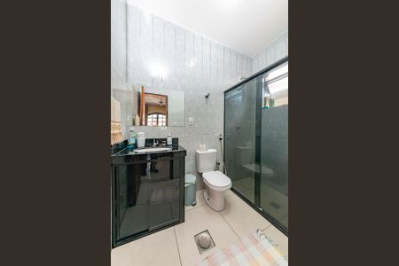 Casa à venda com 260m², 3 quartos e 4 vagasBanheiro do Quarto 1