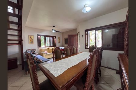 Casa para alugar com 200m², 3 quartos e 3 vagas Casa para alugar com 200m², 3 quartos e 3 vagasSala