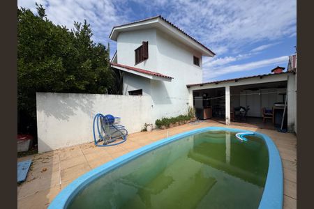 Casa para alugar com 200m², 3 quartos e 3 vagas Casa para alugar com 200m², 3 quartos e 3 vagasPiscina