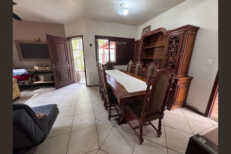 Casa para alugar com 200m², 3 quartos e 3 vagas Casa para alugar com 200m², 3 quartos e 3 vagasSala