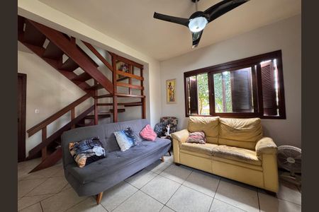 Casa para alugar com 200m², 3 quartos e 3 vagas Casa para alugar com 200m², 3 quartos e 3 vagasSala