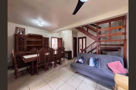 Casa para alugar com 200m², 3 quartos e 3 vagas Casa para alugar com 200m², 3 quartos e 3 vagasSala