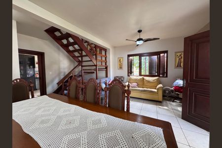 Casa para alugar com 200m², 3 quartos e 3 vagas Casa para alugar com 200m², 3 quartos e 3 vagasSala