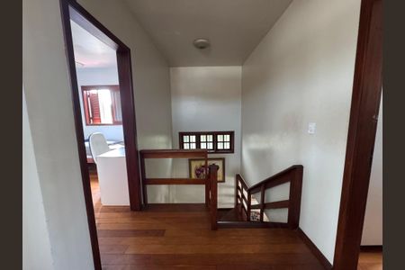 Casa para alugar com 200m², 3 quartos e 3 vagas Casa para alugar com 200m², 3 quartos e 3 vagasCorredor para os Quartos