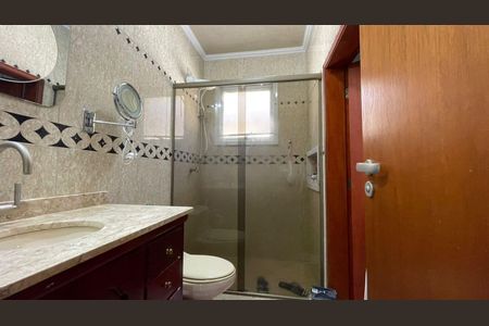 Casa de condomínio à venda com 160m², 4 quartos e 3 vagas Casa de condomínio à venda com 160m², 4 quartos e 3 vagasBanheiro da Suíte