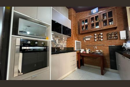 Casa de condomínio à venda com 160m², 4 quartos e 3 vagas Casa de condomínio à venda com 160m², 4 quartos e 3 vagasCozinha