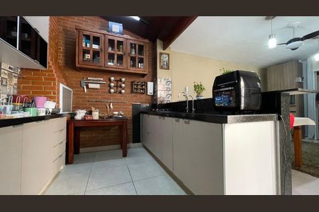 Casa de condomínio à venda com 160m², 4 quartos e 3 vagas Casa de condomínio à venda com 160m², 4 quartos e 3 vagasCozinha