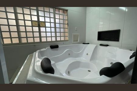 Casa de condomínio à venda com 160m², 4 quartos e 3 vagas Casa de condomínio à venda com 160m², 4 quartos e 3 vagasBanheiro 2