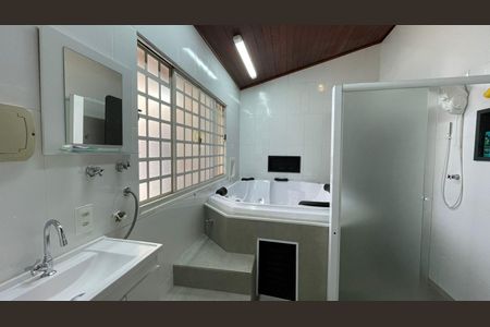 Casa de condomínio à venda com 160m², 4 quartos e 3 vagas Casa de condomínio à venda com 160m², 4 quartos e 3 vagasBanheiro 2