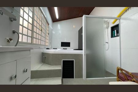 Casa de condomínio à venda com 160m², 4 quartos e 3 vagas Casa de condomínio à venda com 160m², 4 quartos e 3 vagasBanheiro 2