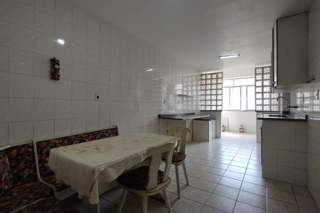 Apartamento para alugar com 150m², 3 quartos e 2 vagas Apartamento para alugar com 150m², 3 quartos e 2 vagasCozinha - Armários