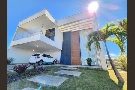 Casa de condomínio à venda com 220m², 4 quartos e 4 vagas Casa de condomínio à venda com 220m², 4 quartos e 4 vagasFachada