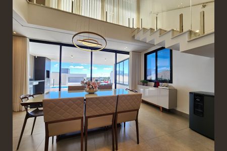 Casa de condomínio à venda com 220m², 4 quartos e 4 vagas Casa de condomínio à venda com 220m², 4 quartos e 4 vagasSala de Jantar