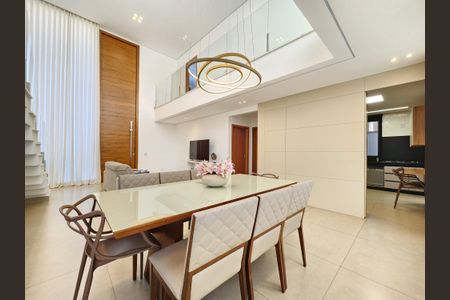 Casa de condomínio à venda com 220m², 4 quartos e 4 vagas Casa de condomínio à venda com 220m², 4 quartos e 4 vagasSala de Jantar