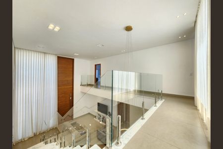 Casa de condomínio à venda com 220m², 4 quartos e 4 vagas Casa de condomínio à venda com 220m², 4 quartos e 4 vagas2° Andar