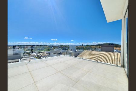 Casa de condomínio à venda com 220m², 4 quartos e 4 vagas Casa de condomínio à venda com 220m², 4 quartos e 4 vagasVaranda 2° Andar