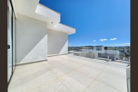 Casa de condomínio à venda com 220m², 4 quartos e 4 vagas Casa de condomínio à venda com 220m², 4 quartos e 4 vagasVaranda 2° Andar