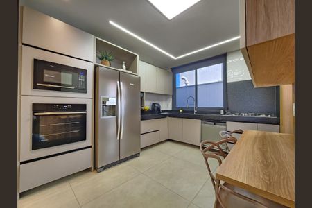 Casa de condomínio à venda com 220m², 4 quartos e 4 vagas Casa de condomínio à venda com 220m², 4 quartos e 4 vagasCozinha