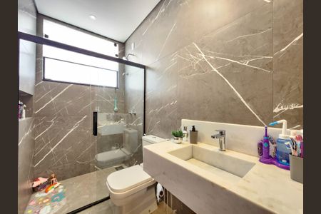 Casa de condomínio à venda com 220m², 4 quartos e 4 vagas Casa de condomínio à venda com 220m², 4 quartos e 4 vagasBanheiro Social 2