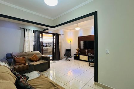 Casa à venda com 126m², 3 quartos e 3 vagas Casa à venda com 126m², 3 quartos e 3 vagasSala