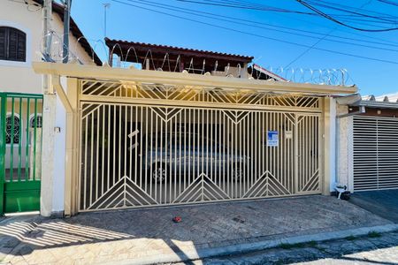 Casa à venda com 126m², 3 quartos e 3 vagas Casa à venda com 126m², 3 quartos e 3 vagasFachada