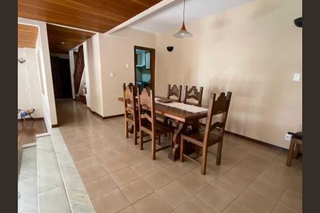 Casa à venda com 420m², 5 quartos e 2 vagas