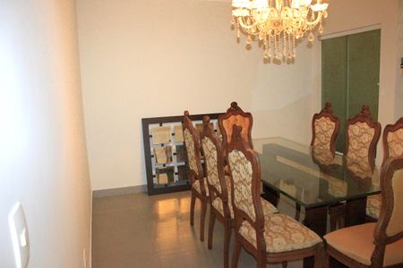 Casa à venda com 188m², 3 quartos e 2 vagasSala de jantar