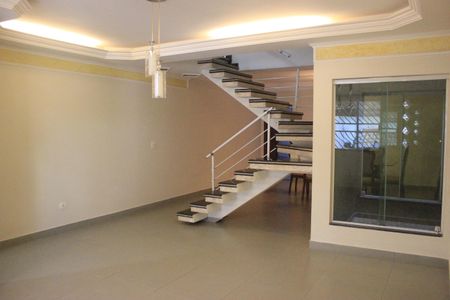 Casa à venda com 188m², 3 quartos e 2 vagasSala