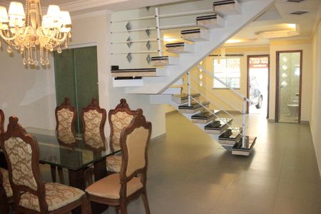 Casa à venda com 188m², 3 quartos e 2 vagasSala de jantar