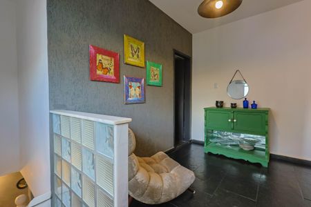 Casa à venda com 360m², 4 quartos e 2 vagas Casa à venda com 360m², 4 quartos e 2 vagasCorredor