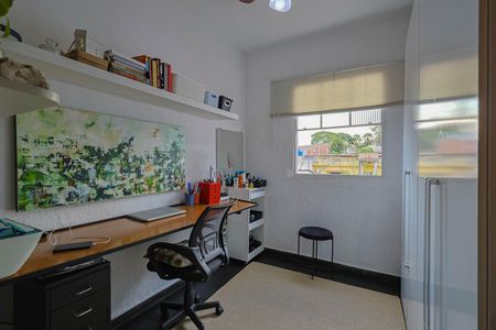 Casa à venda com 360m², 4 quartos e 2 vagas Casa à venda com 360m², 4 quartos e 2 vagasQuarto 1