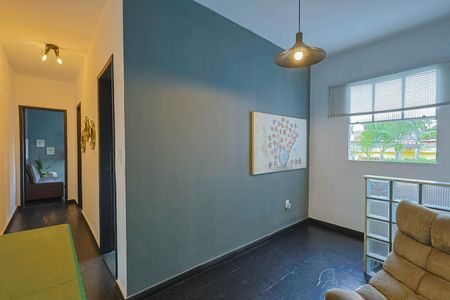 Casa à venda com 360m², 4 quartos e 2 vagas Casa à venda com 360m², 4 quartos e 2 vagasCorredor