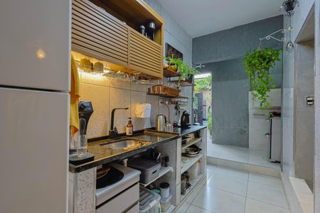 Casa à venda com 360m², 4 quartos e 2 vagas Casa à venda com 360m², 4 quartos e 2 vagasCozinha e Área de Serviço