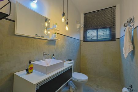 Casa à venda com 360m², 4 quartos e 2 vagas Casa à venda com 360m², 4 quartos e 2 vagasBanheiro
