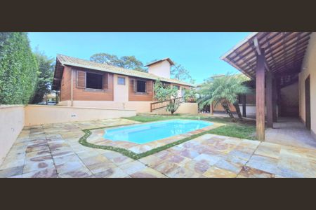 Casa de condomínio à venda com 800m², 5 quartos e 3 vagas Casa de condomínio à venda com 800m², 5 quartos e 3 vagasPiscina